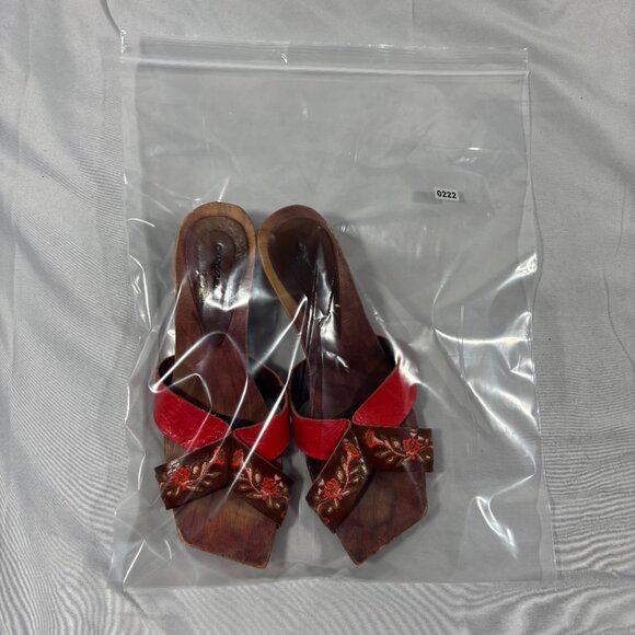 DKNY 00’s Red Brown Wooden Heel Embroidered Floral Design Slide Sandals Size 7 - Picture 9 of 10
